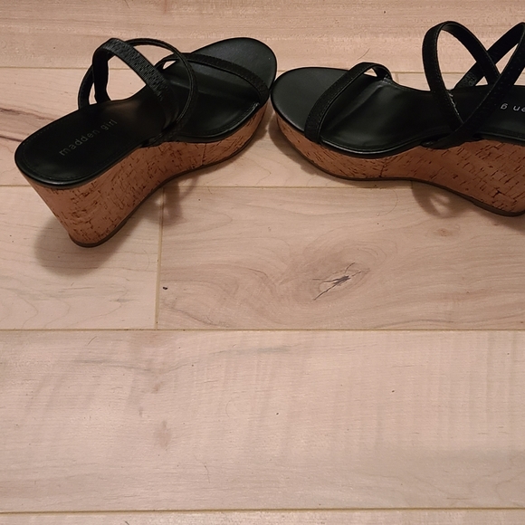 Size 9 Black sandals with Cork wedge - brand new - Picture 2 of 3